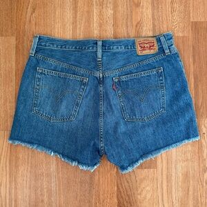 Levi's 501 Original Denim Shorts Frayed Cut Off High Waisted 33 W